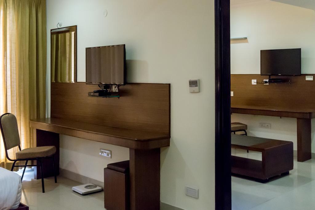 Hotel Saptagiri Hyderabad Exterior foto